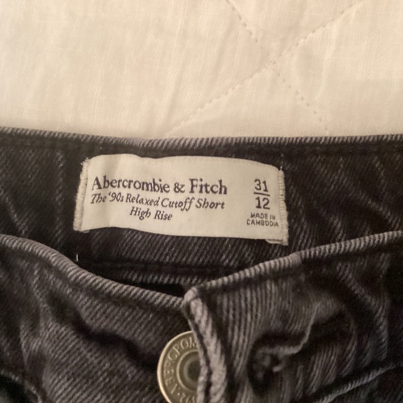 Abercrombie & Fitch The 90’s Relaxed Cutoff short 31/12 - Picture 4 of 4